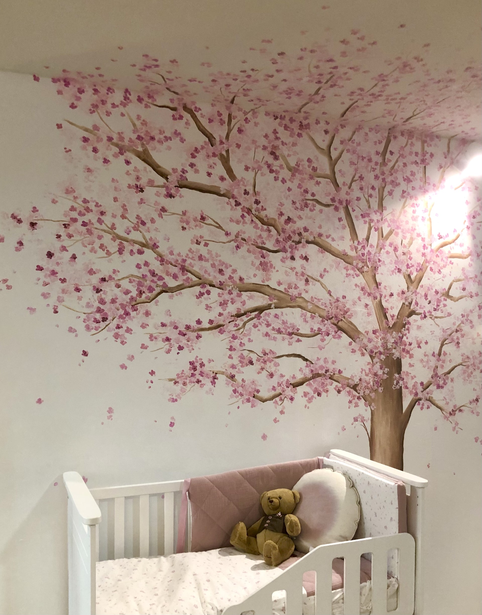 arboles pintados en la pared