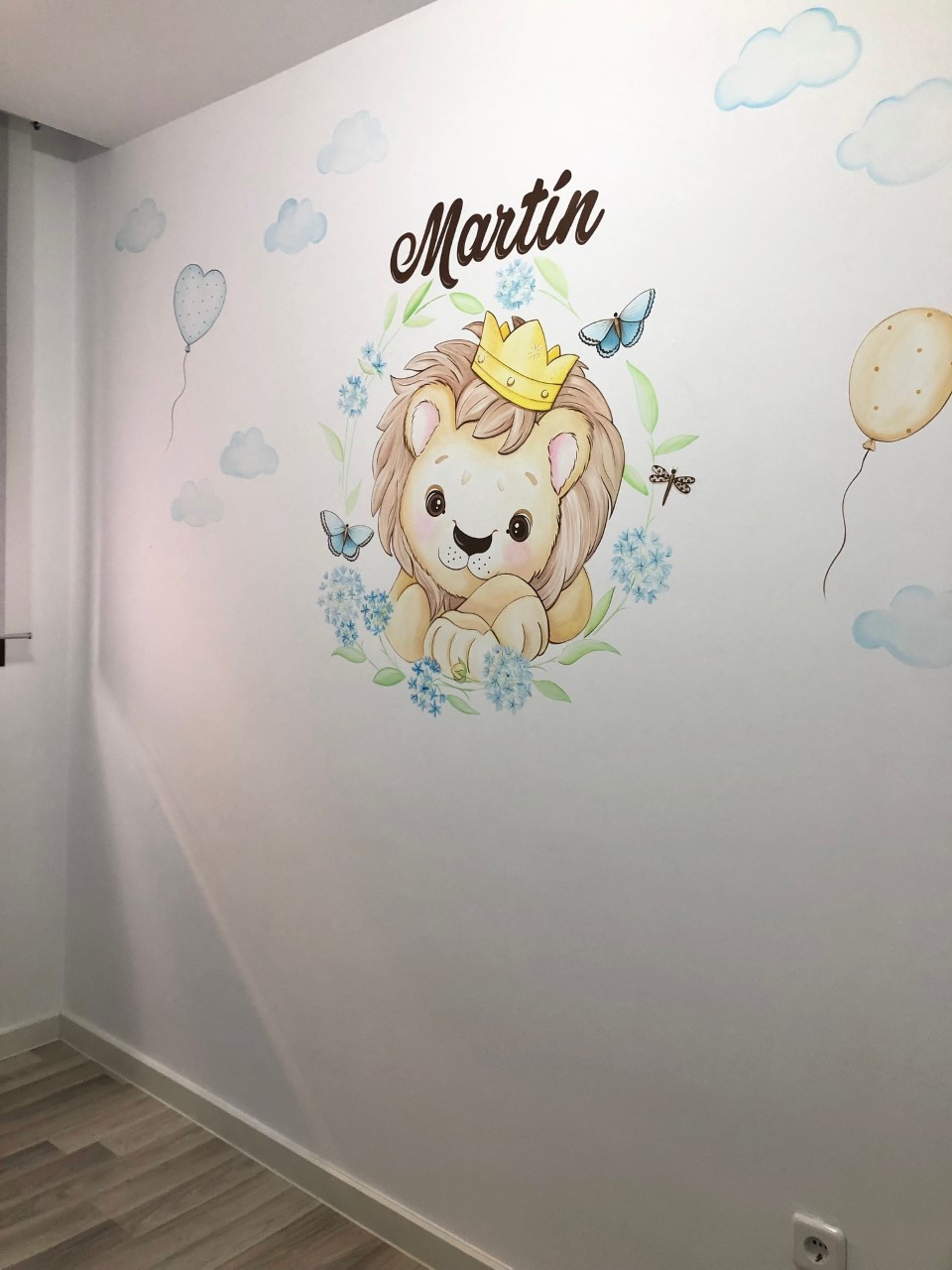 dibujo de leon con nombre de bebe en paredes infantiles