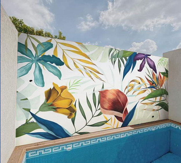 murales exteriores en piscina con flores y naturaleza