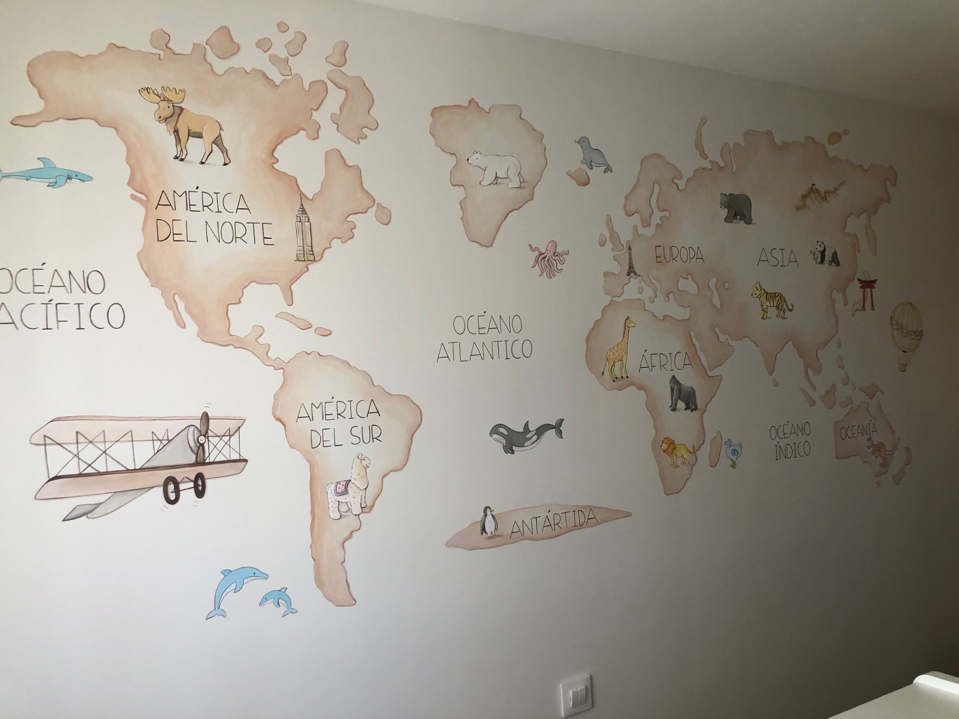 thumbnail_IMG_9666 mural mapamundi infantil personalizado pintado en la apared