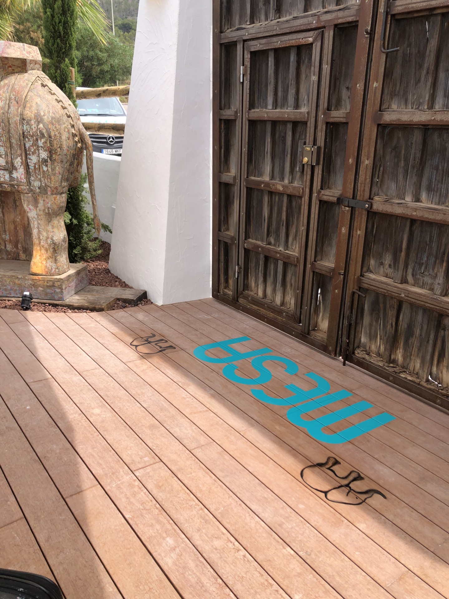 pintura de logo en pared logotipo pintado en pared interior y exterior